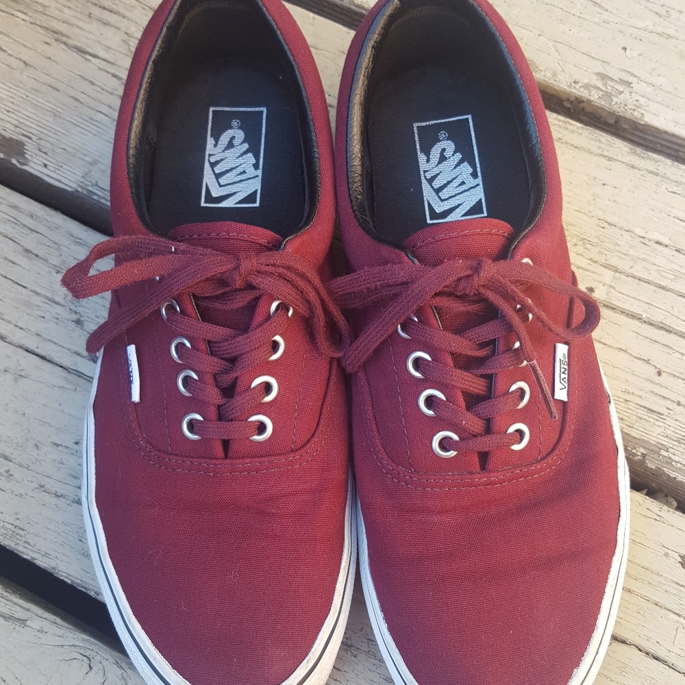 VANS authentic in Excellent sued condition